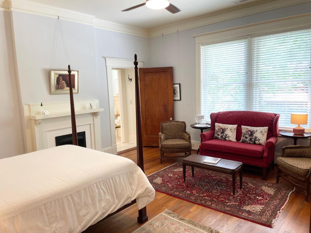 Gillen House Bed And Breakfast Maxeys Exterior photo